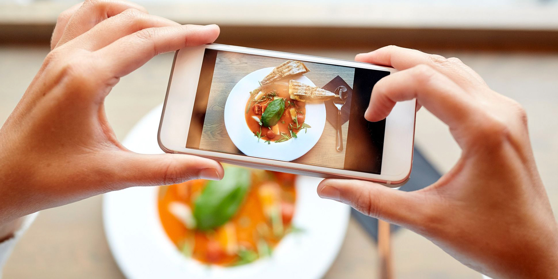 企業紹介動画を名刺と同じように、作成しておくだけで様々なシーンで活用が出来ます。