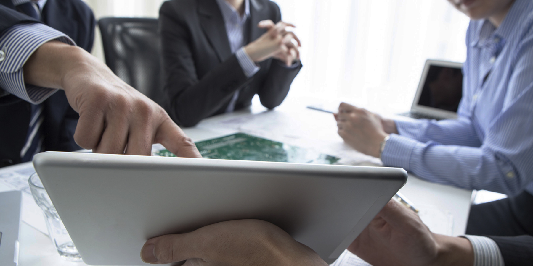 企業紹介動画を名刺と同じように、作成しておくだけで様々なシーンで活用が出来ます。